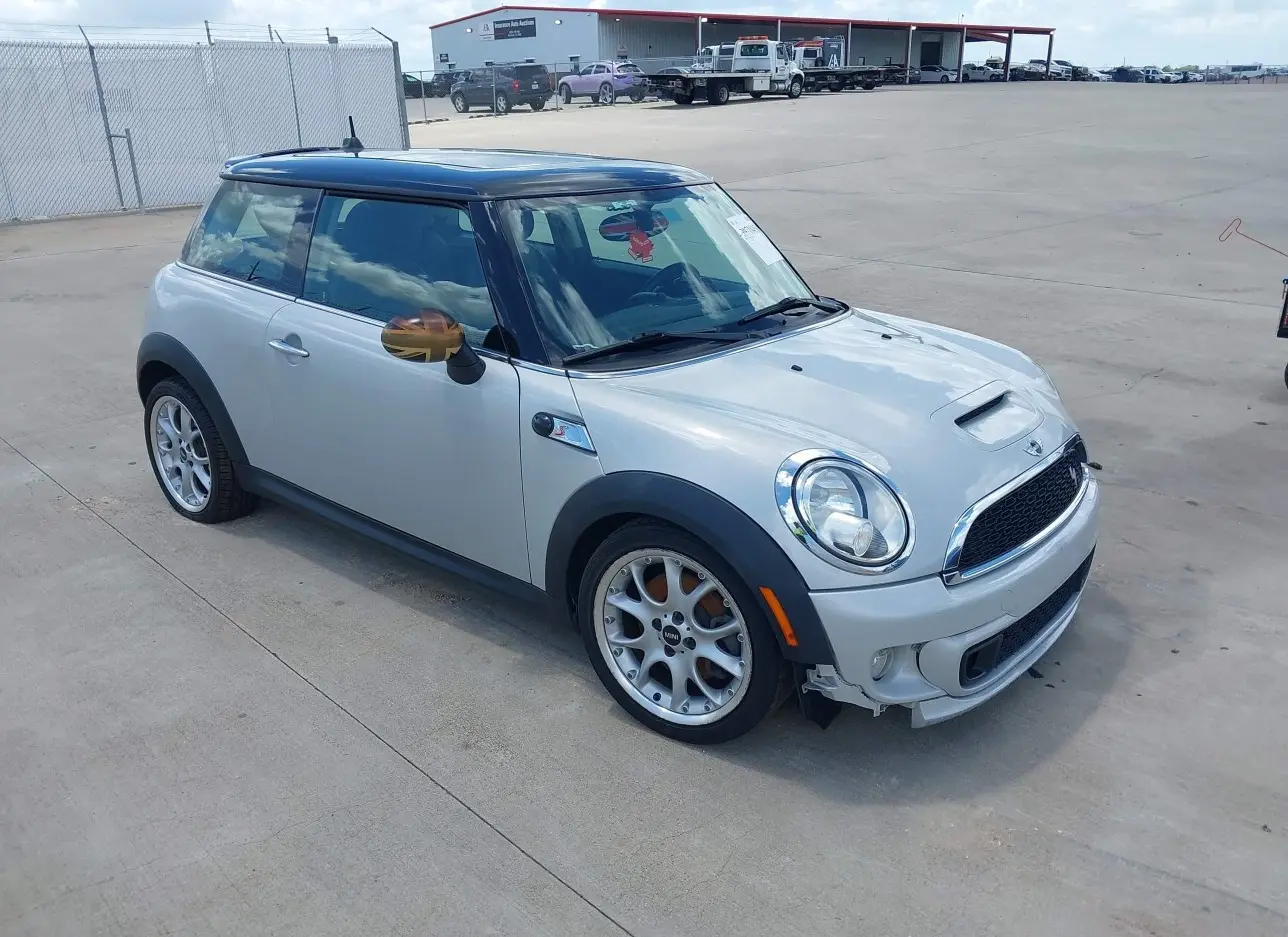 2012 MINI  - Image 1.