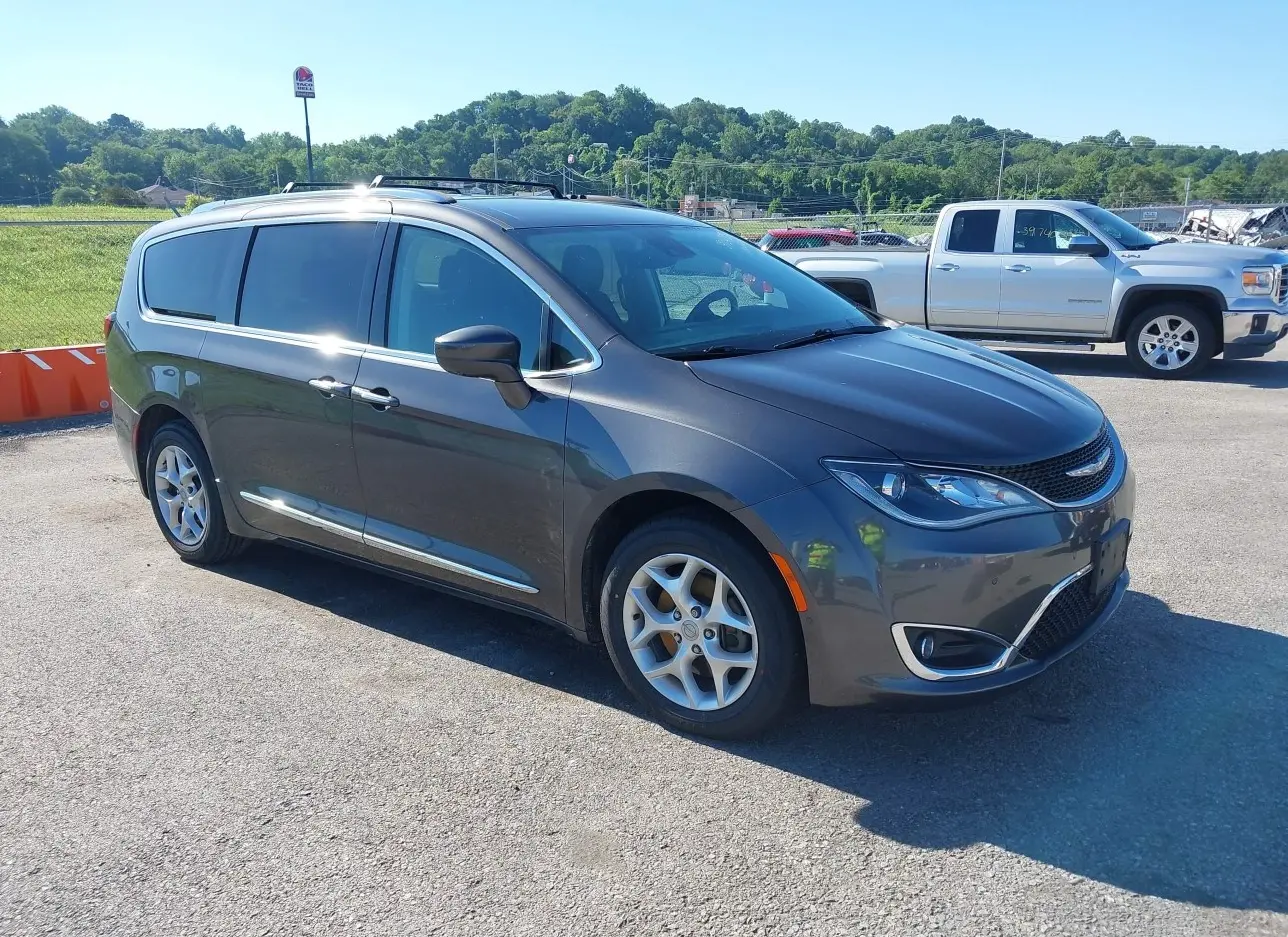 2017 CHRYSLER  - Image 1.