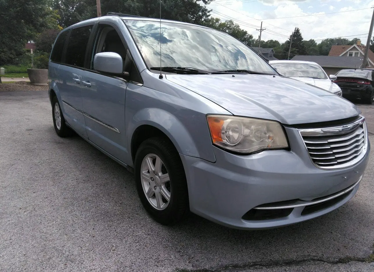 2012 CHRYSLER  - Image 1.