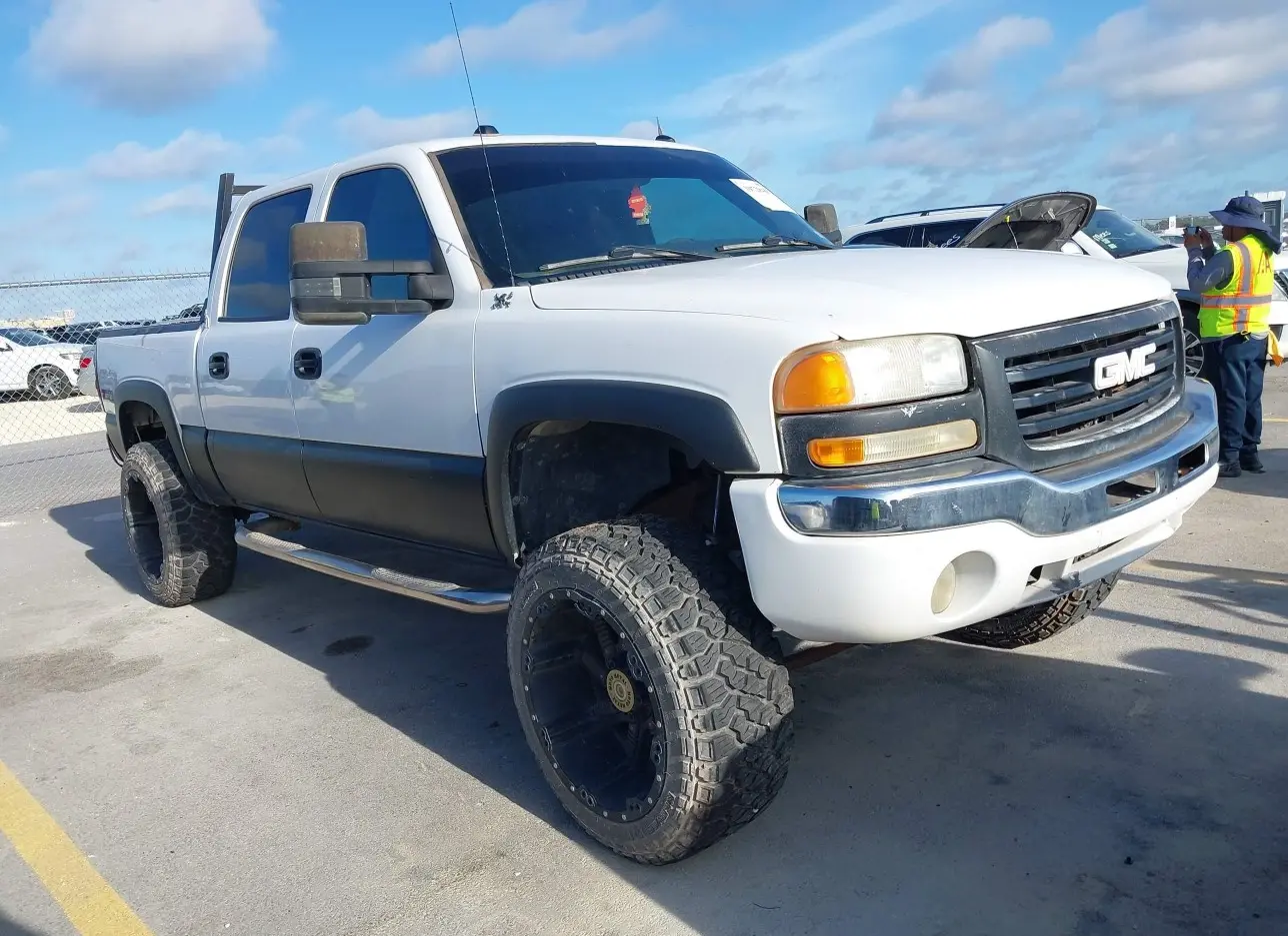 2005 GMC  - Image 1.