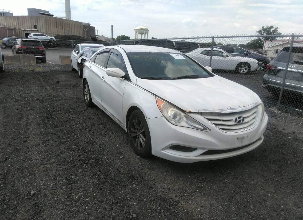 2012 HYUNDAI  - Image 1.