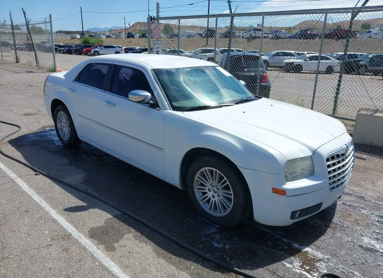 2010 CHRYSLER  - Image 1.