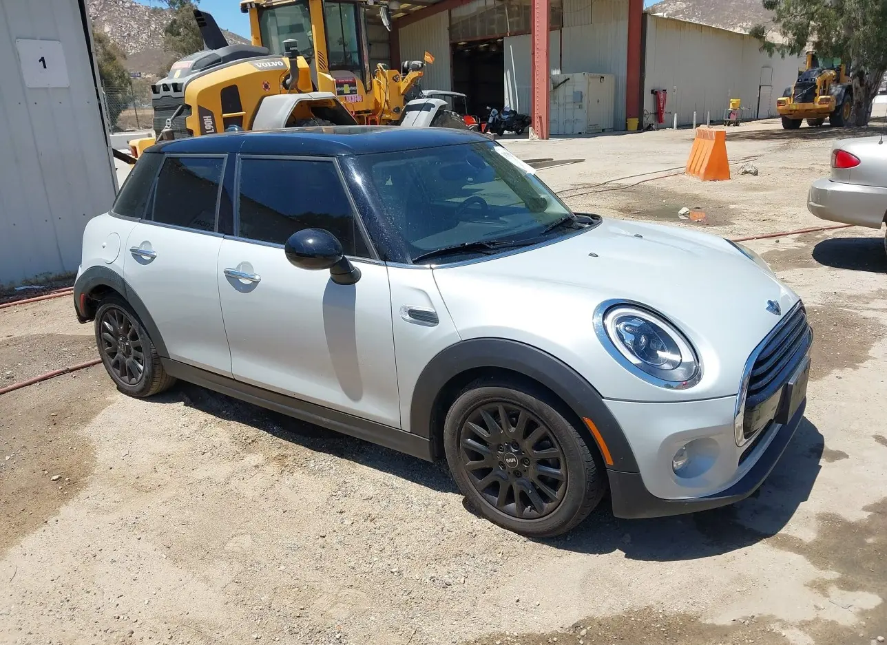 2017 MINI  - Image 1.