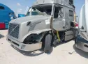 2012 VOLVO TRUCK  - Image 2.