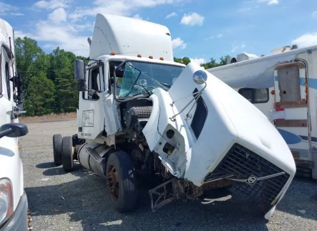 2004 VOLVO TRUCK  - Image 1.