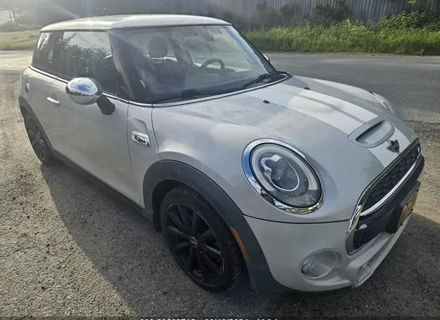 2015 MINI  - Image 1.