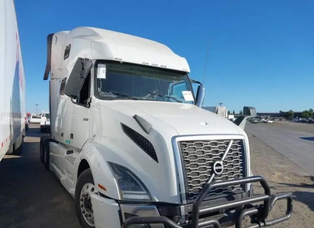 2019 VOLVO TRUCK  - Image 1.