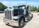 2011 PETERBILT  - Image 2.