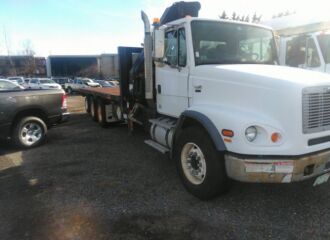  2004 FREIGHTLINER  - Image 0.