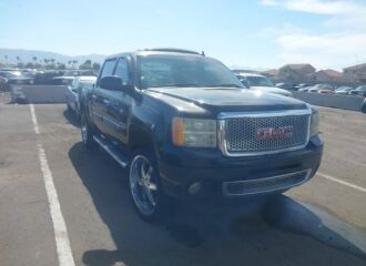  2011 GMC  - Image 0.