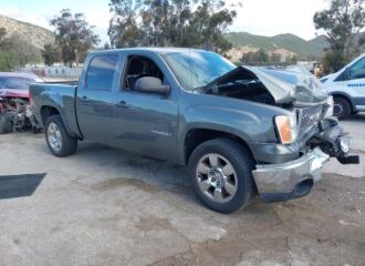  2011 GMC  - Image 0.