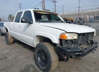  2004 GMC  - Image 0.