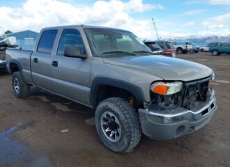  2003 GMC  - Image 0.