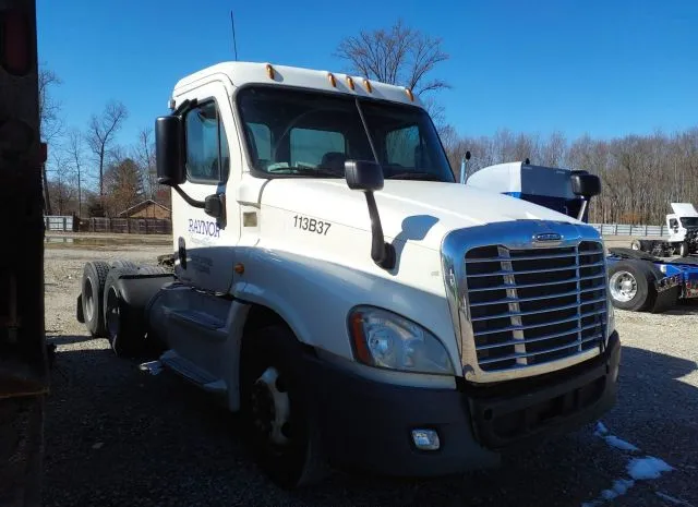 2013 FREIGHTLINER  - Image 1.