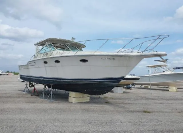 1988 TIARA YACHT  - Image 1.